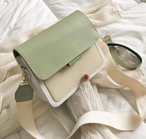 Bolsa de Ombro Pequena Quadrada de Couro