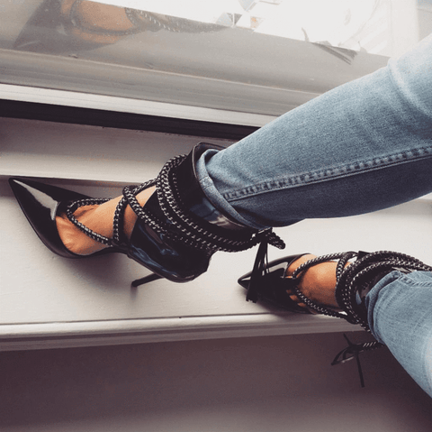Bota Cano Curto Verniz Salto Alto Fino com Amarração