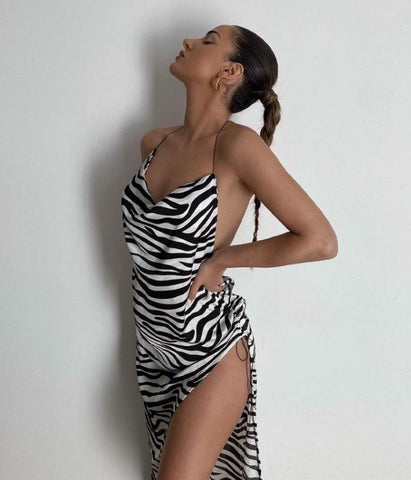 Vestido Longo Decote V Frente Única com Fenda Zebra