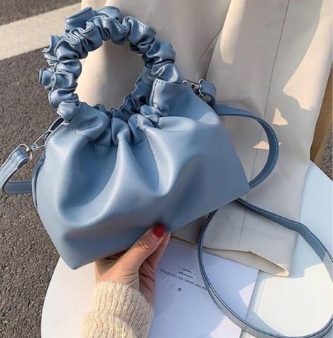 Bolsa Pequena de Mão em Couro com Alça Franzida