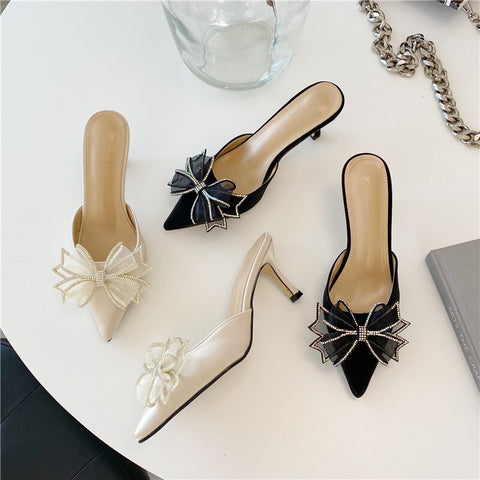Scarpin Mule de Couro Salto Médio Fino com Laço